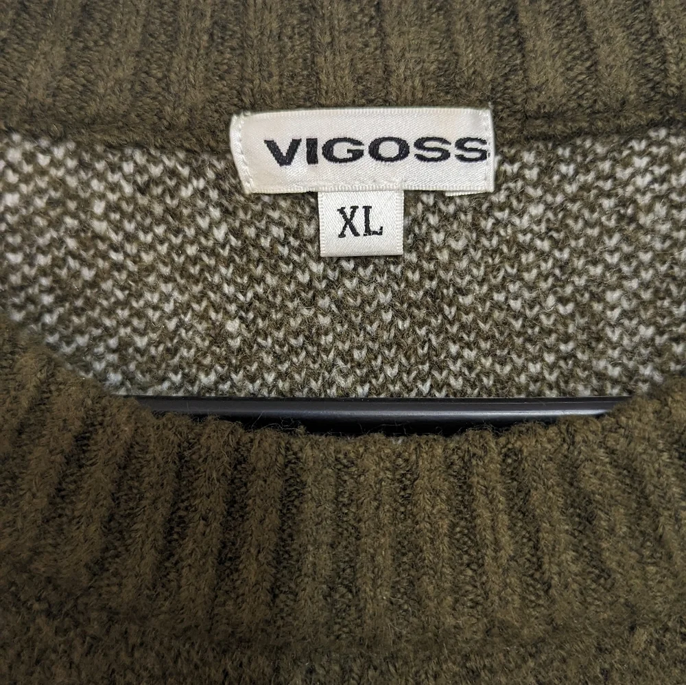 Green Vigoss Star Sweater - Picture 3 of 3